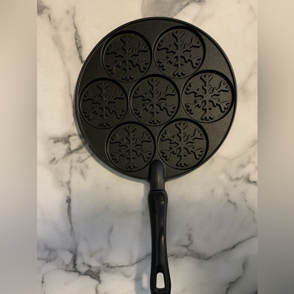 Nordic Ware Non-Stick Black Snowflake Pancake Pan